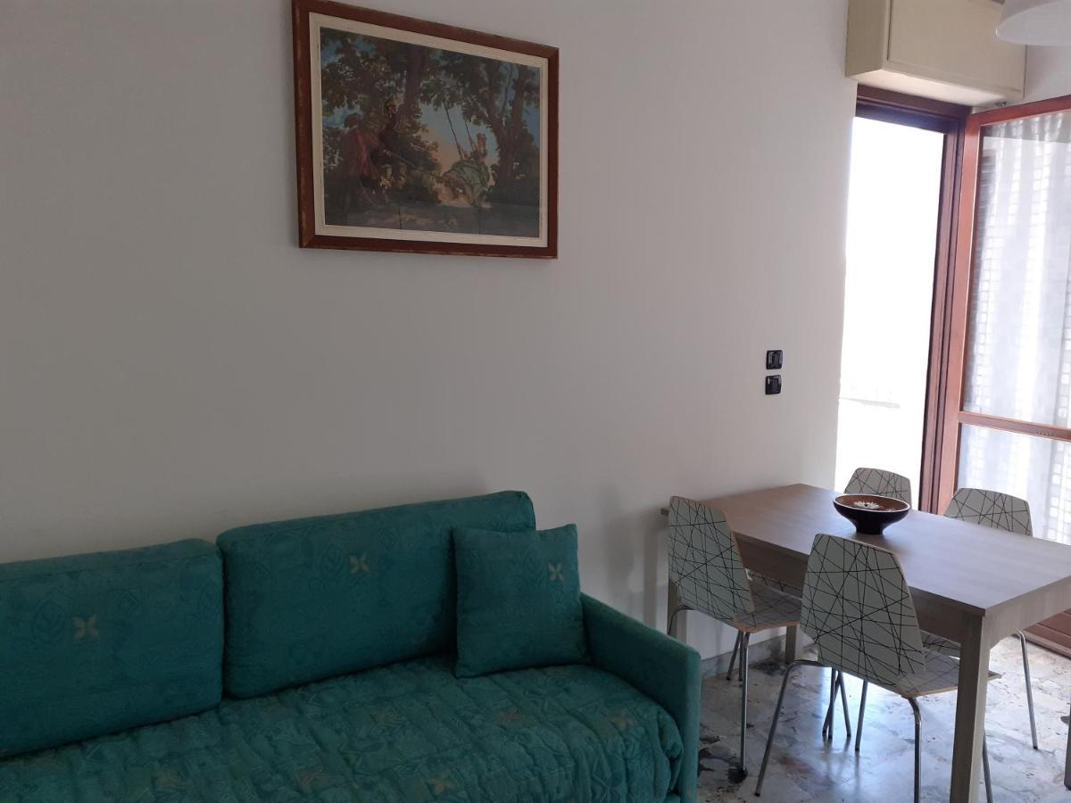 Casa Dusat In Accogliente Edificio Nel Centro Di Monforte Monforte dʼAlba المظهر الخارجي الصورة